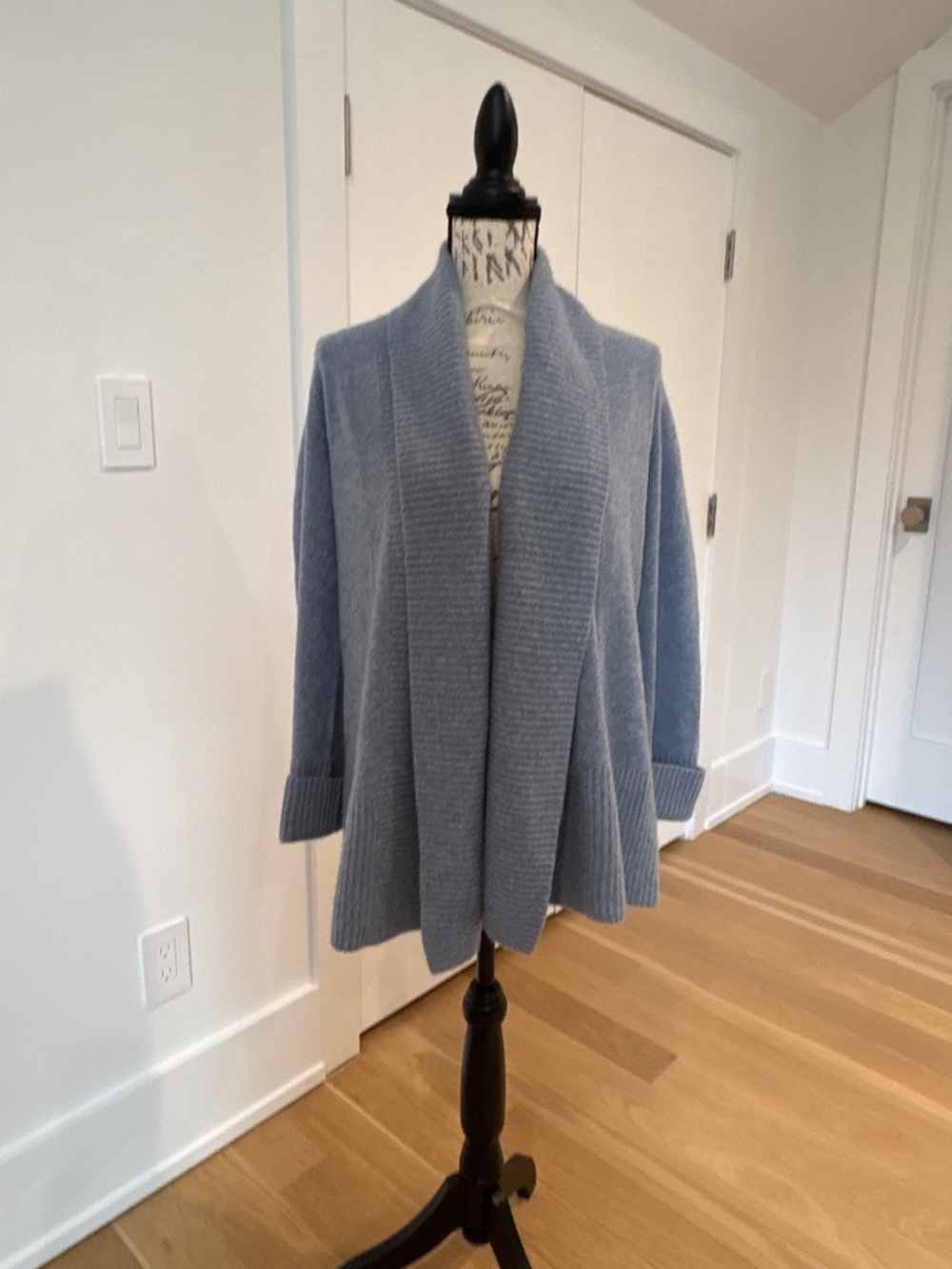 Saks cashmere women’s shawl cardigan medium